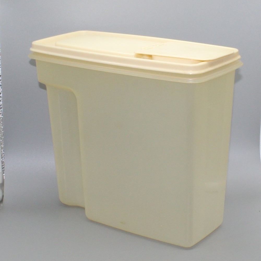 Rubbermaid Servin Saver Cereal Container 21 Cup Almond Vintage Kitchen Storage